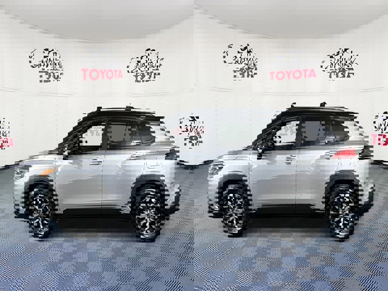 Used 2024 Toyota Corolla Cross SE w/ Moonroof Package image 4