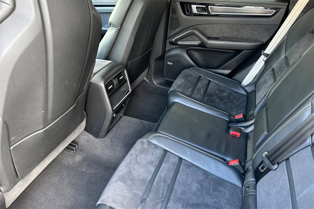 Used 2021 Porsche Cayenne GTS image 5