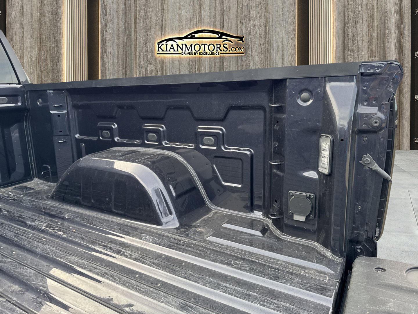 Used 2025 GMC Sierra 1500 SLT image 34