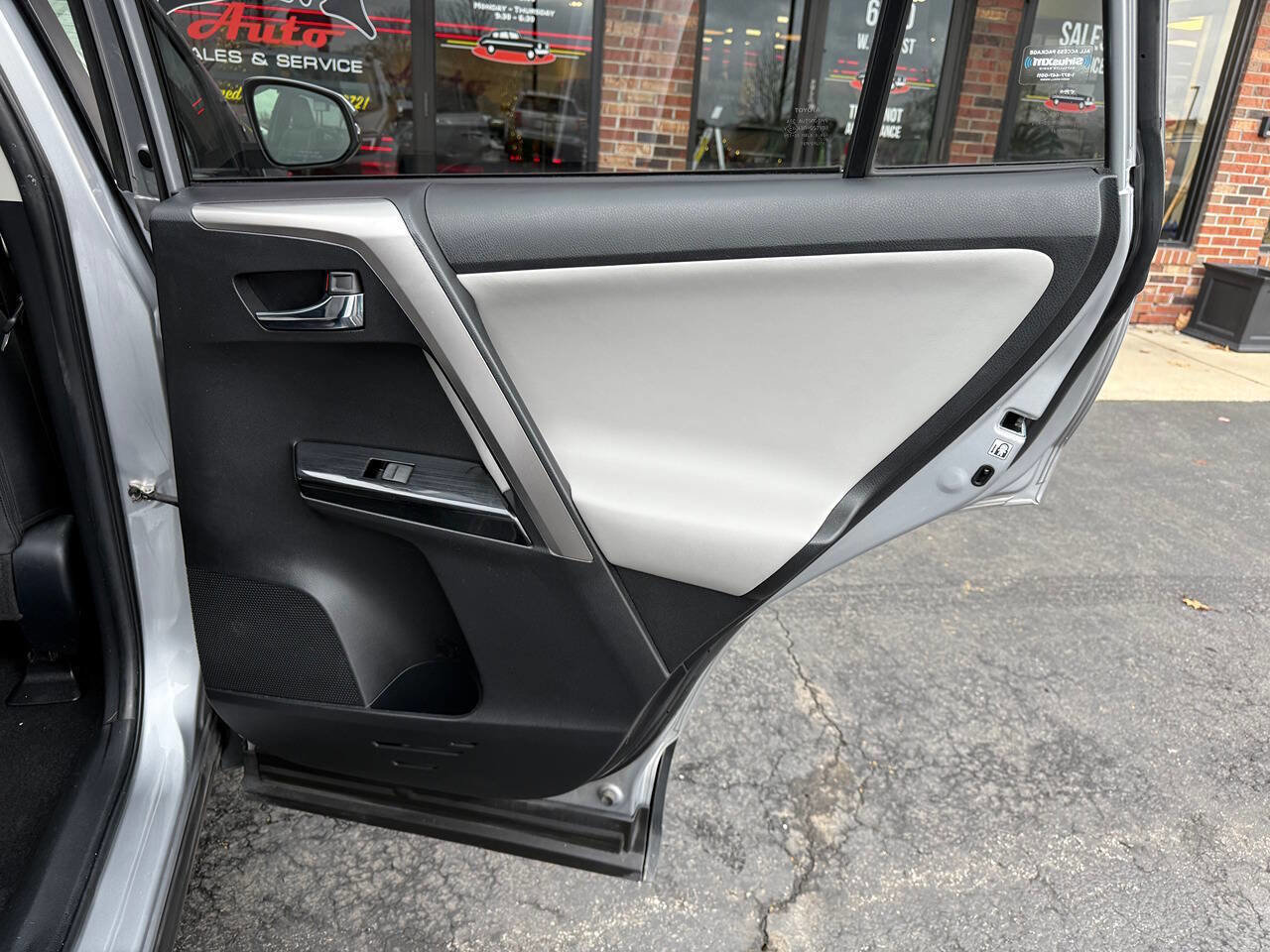 Used 2017 Toyota RAV4 Limited image 23