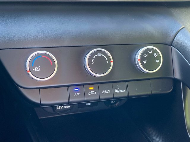 Used 2023 Hyundai Elantra SE FWD image 25