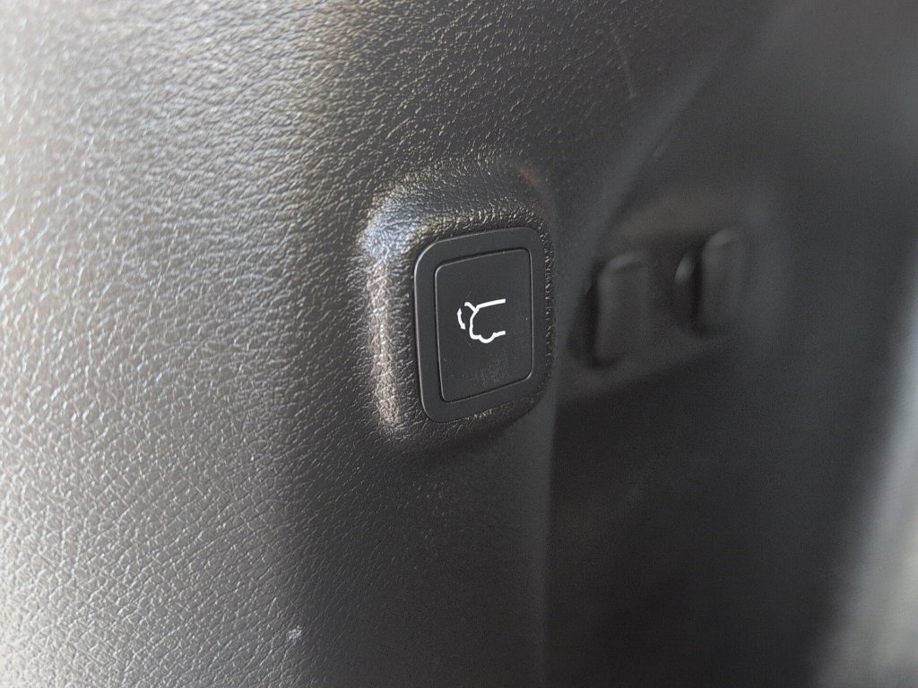 Used 2022 Jeep Cherokee Limited image 18