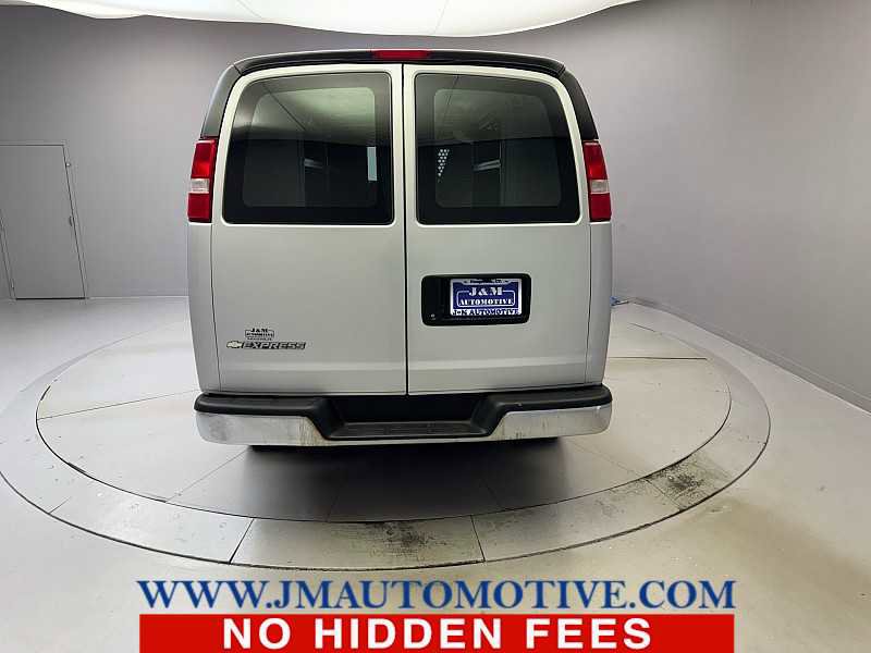 Used 2017 Chevrolet Express 2500 RWD image 4