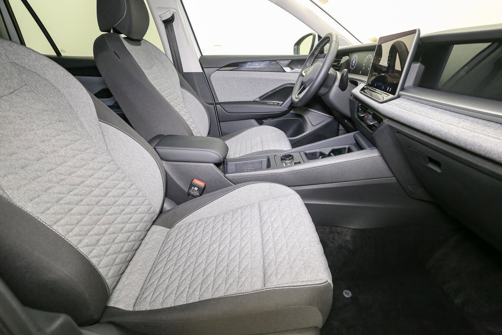 Used 2025 Volkswagen Tiguan S image 17