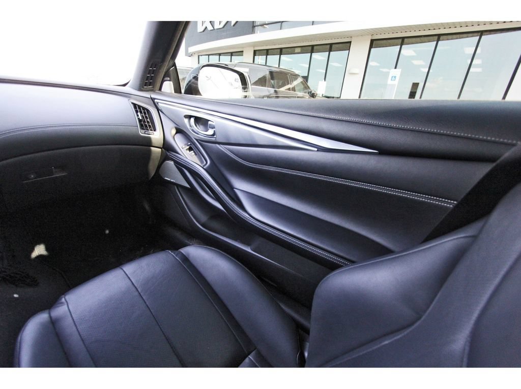 Used 2022 INFINITI Q60 3.0t Luxe w/ Cargo Package RWD image 11