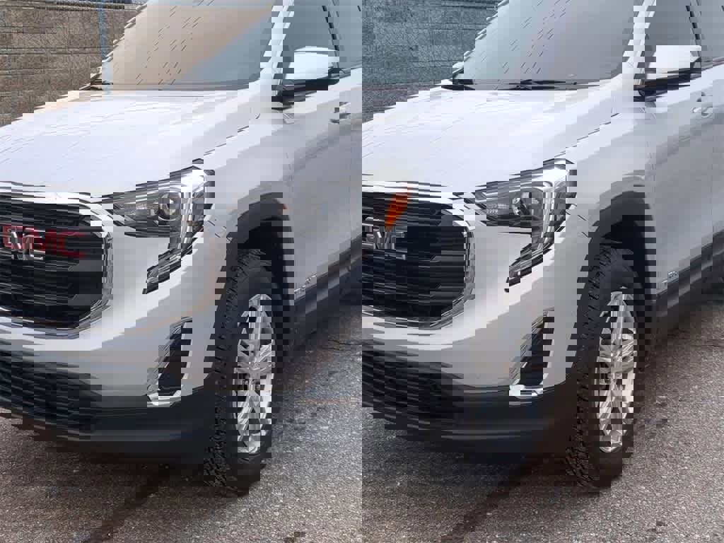 Used 2019 GMC Terrain SLE w/ Driver Convenience Package image 3