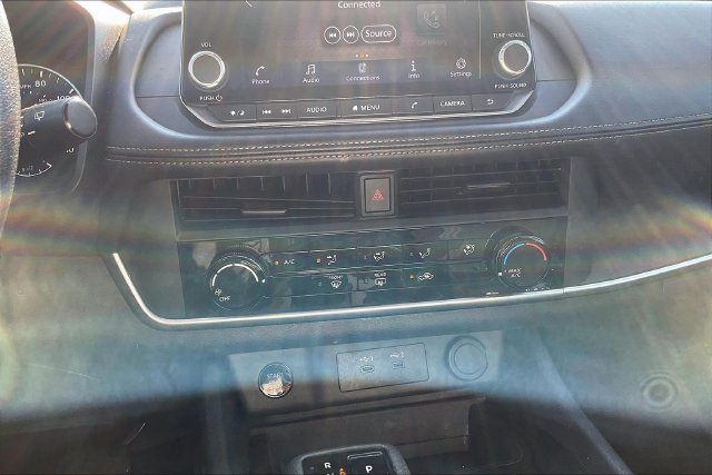 Used 2024 Nissan Rogue S AWD/4WD image 15