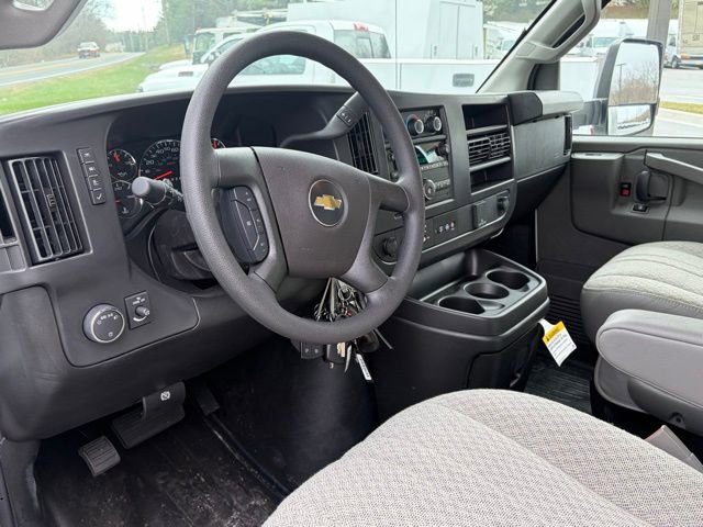 New 2026 Chevrolet Express 4500 Extended w/ Power Convenience Package RWD image 27