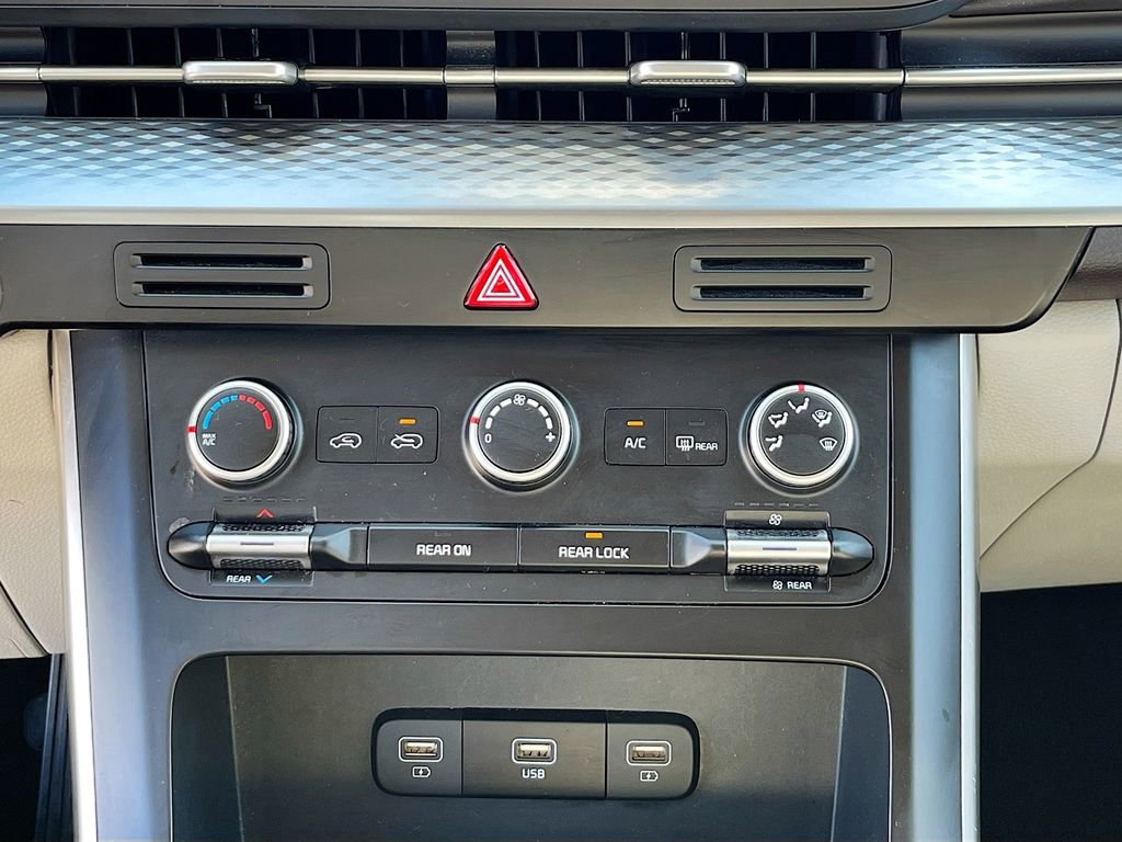 Used 2024 Kia Carnival LX image 14