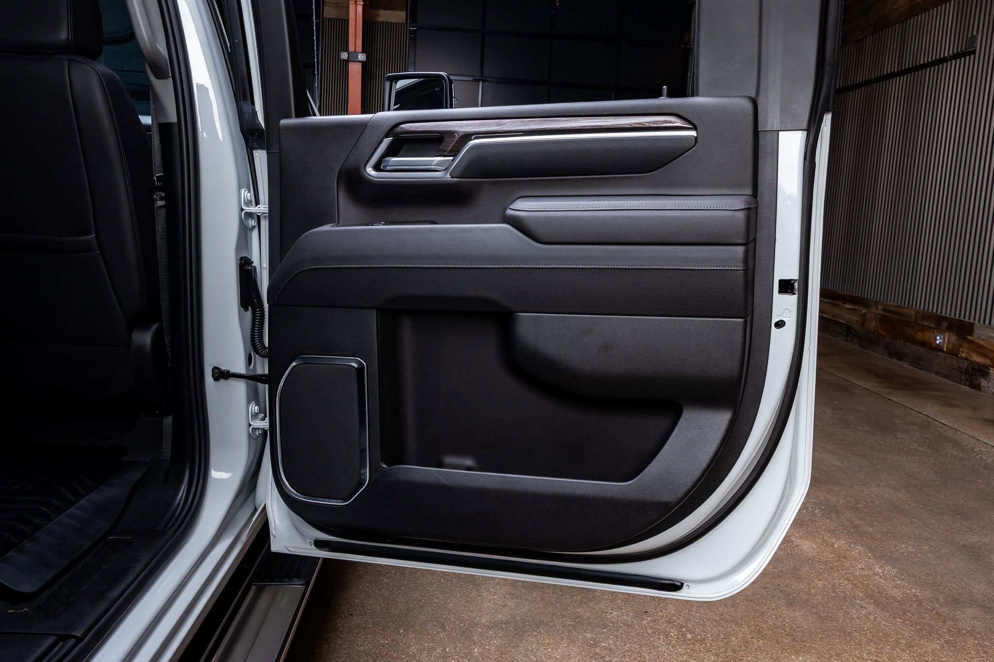 Used 2025 Chevrolet Silverado 3500 LTZ w/ LTZ Plus Package AWD/4WD image 39