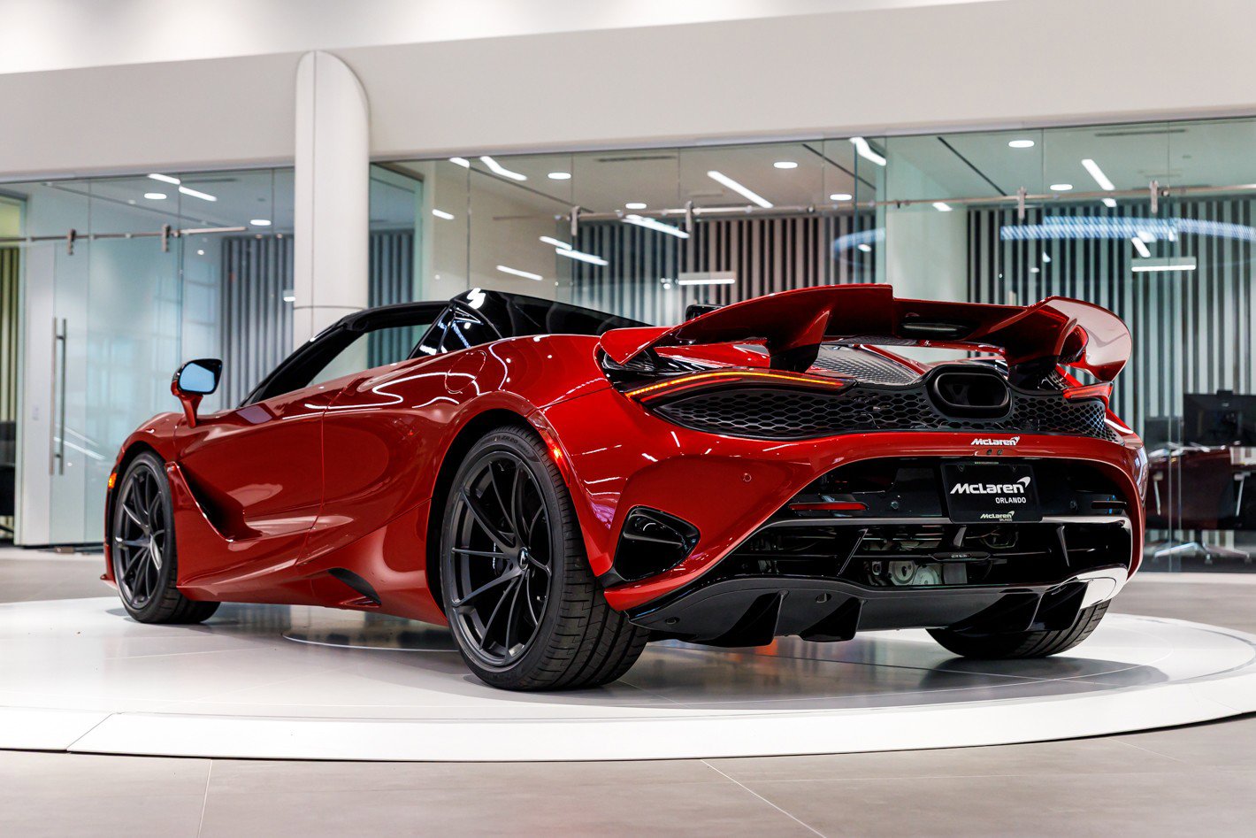 Used 2027 McLaren 750S Spider RWD image 30