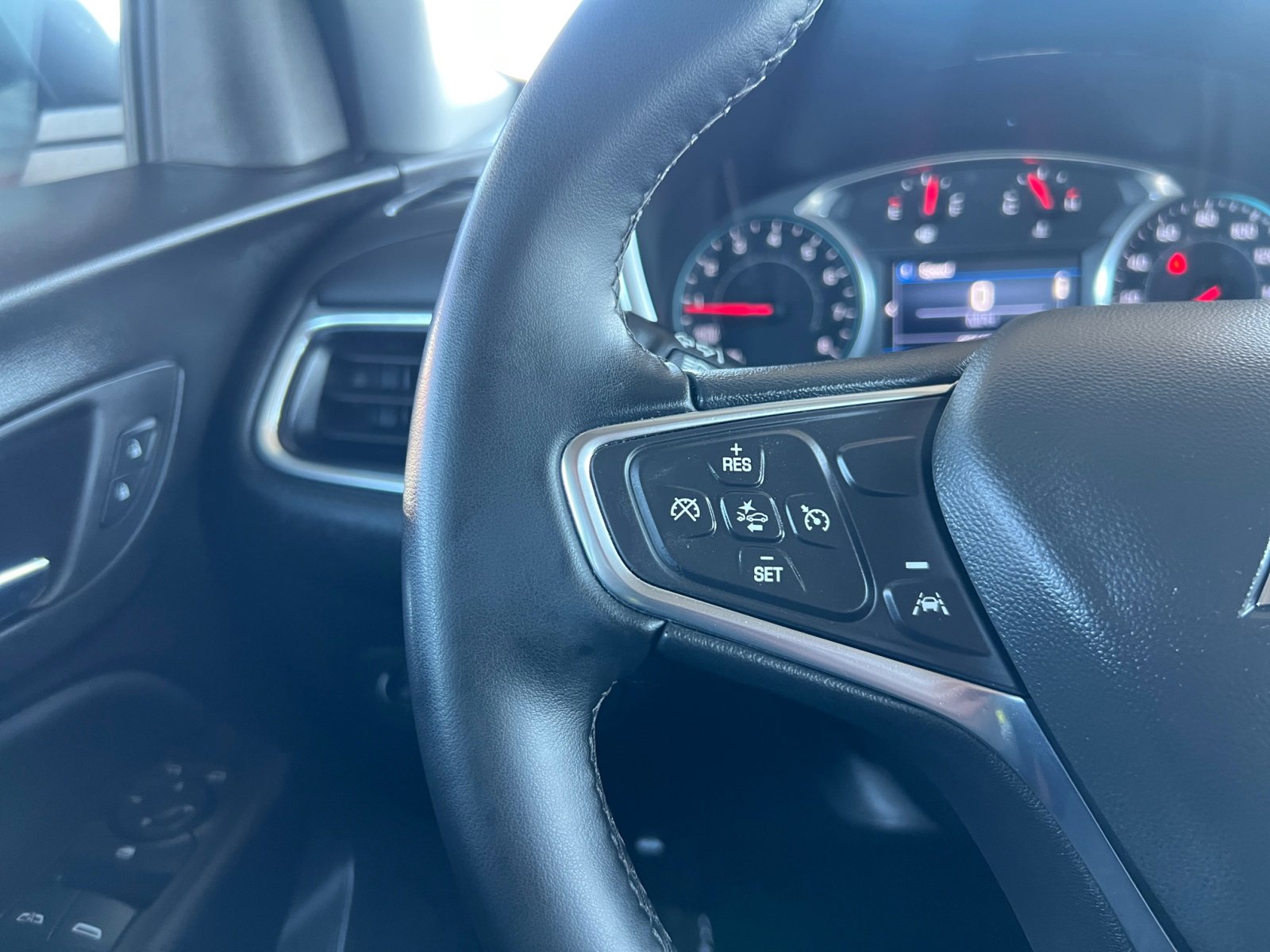 Used 2024 Chevrolet Equinox LT image 19