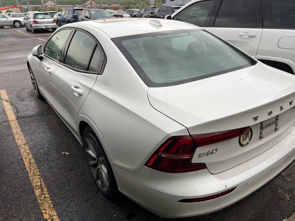 Used 2021 Volvo S60 T6 Momentum AWD/4WD image 9