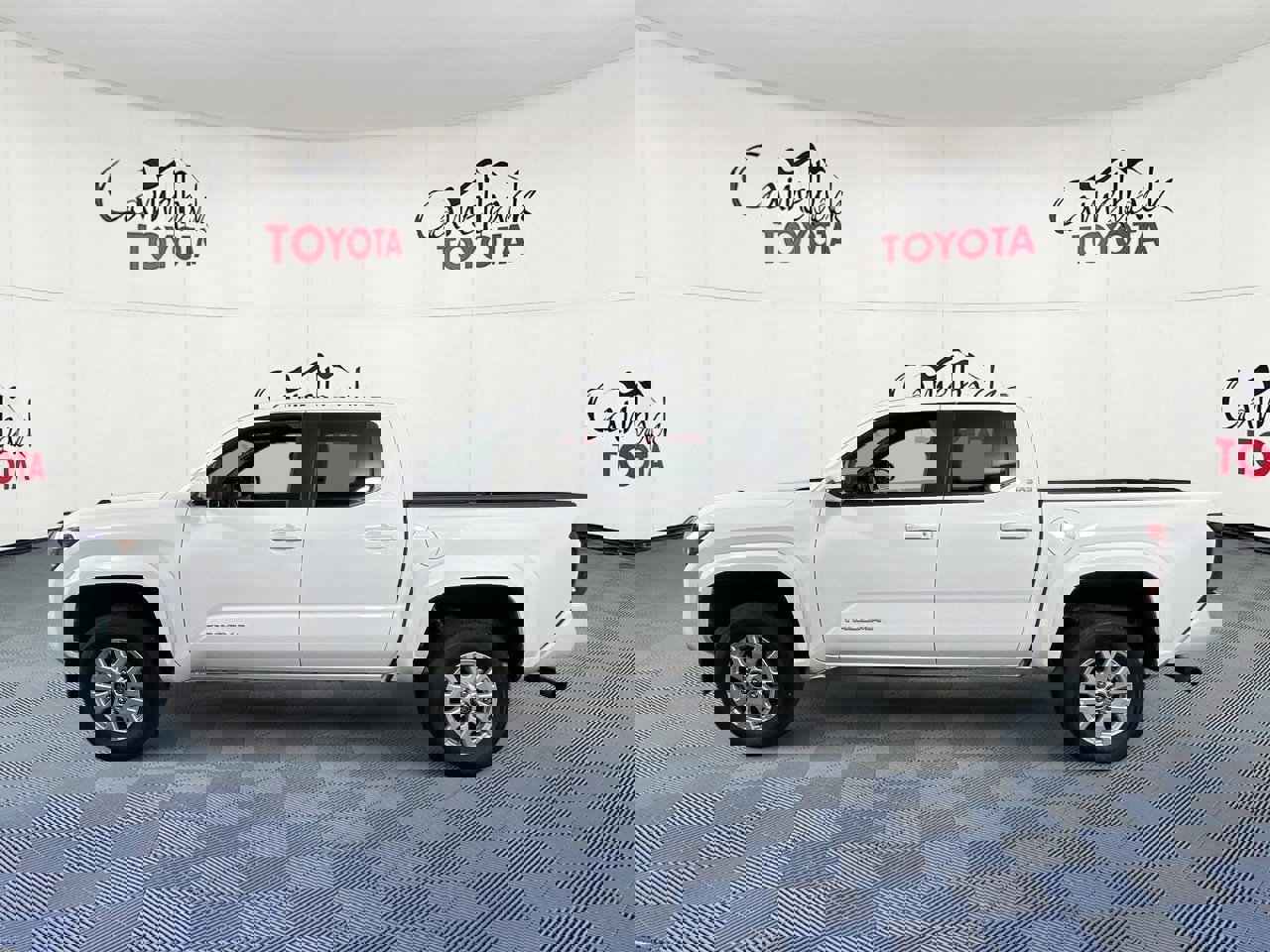 Used 2025 Toyota Tacoma SR5 image 4