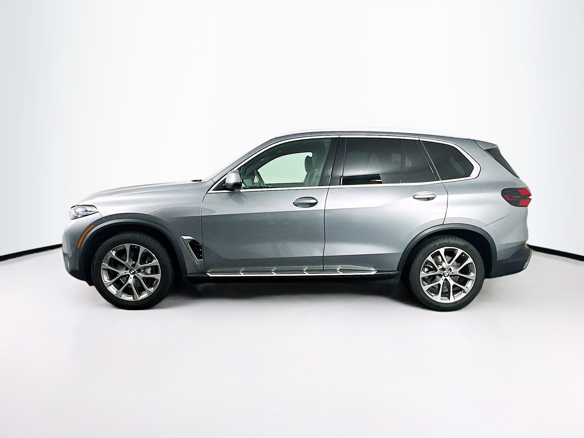 Used 2024 BMW X5 sDrive40i image 4
