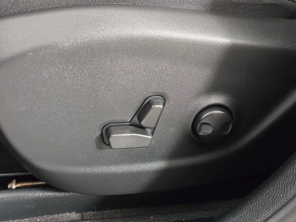 Used 2022 Jeep Cherokee Limited image 21