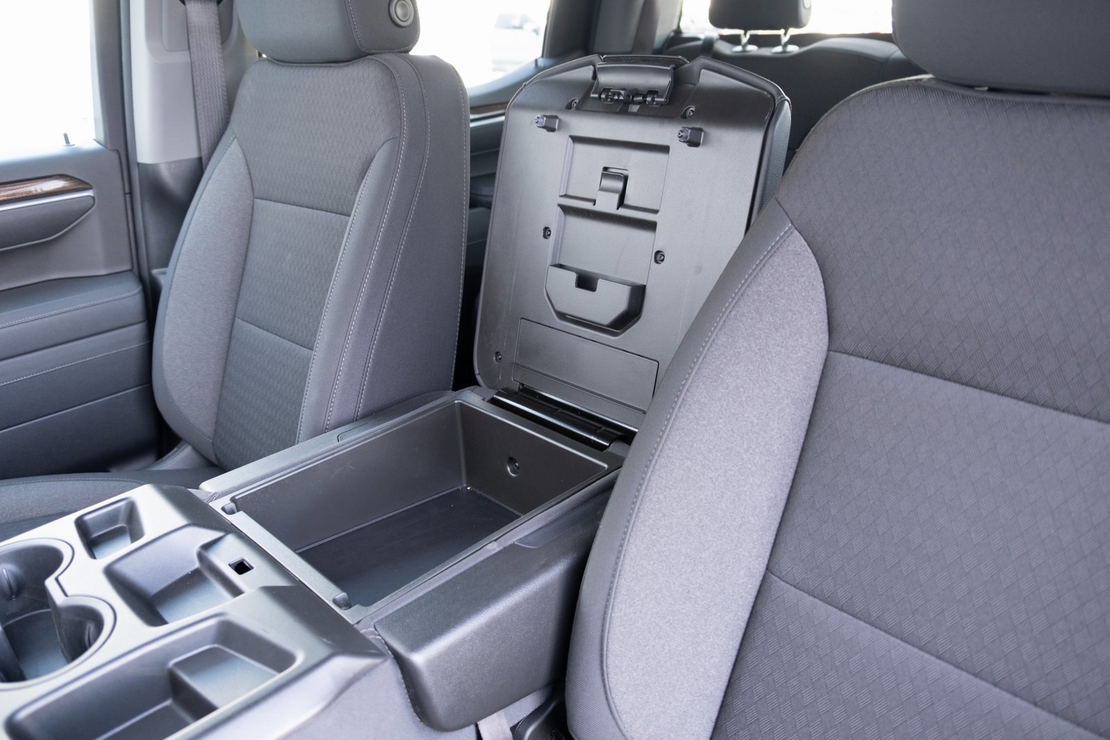 Used 2025 Chevrolet Silverado 1500 LT image 8