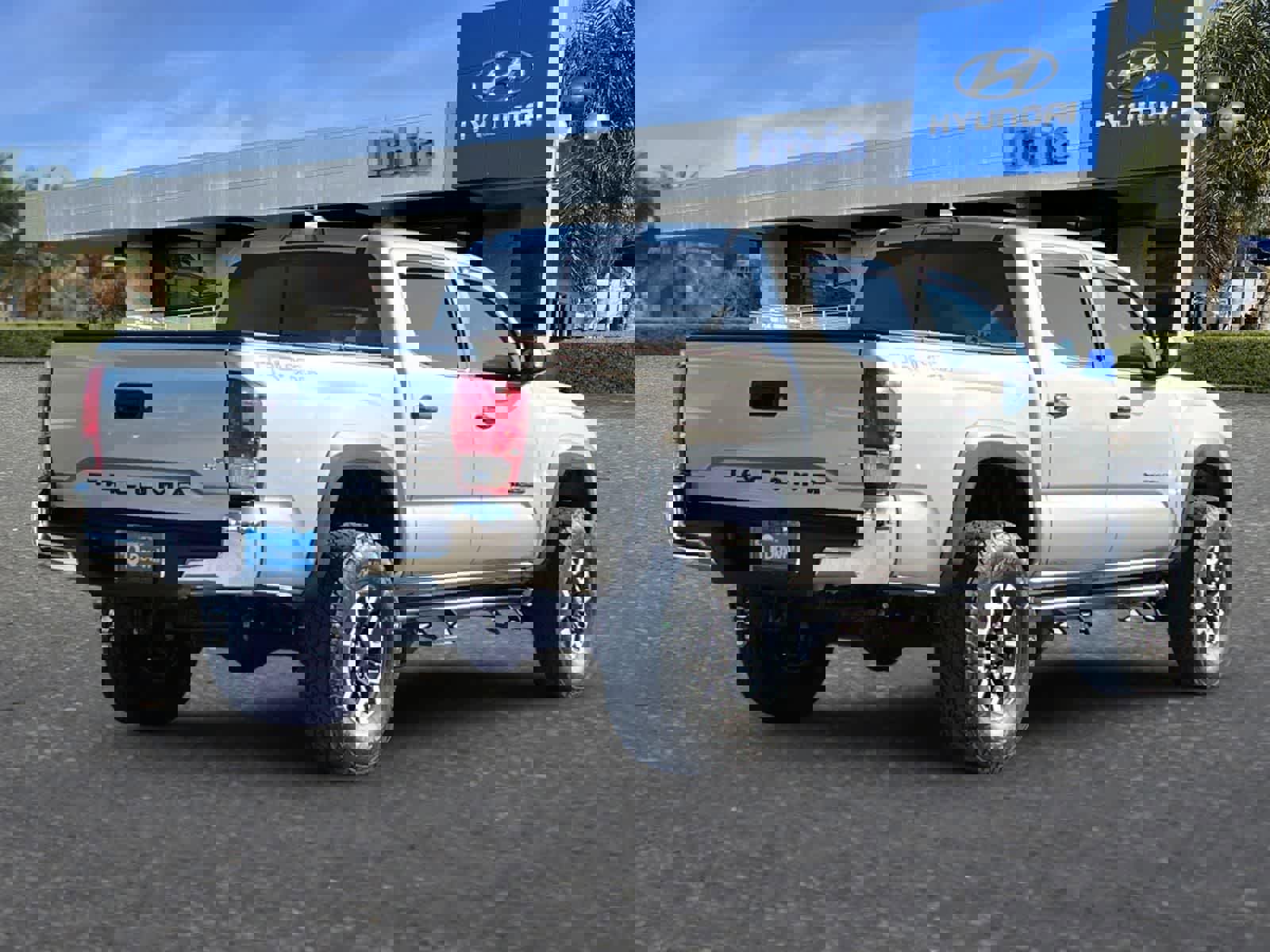 Used 2017 Toyota Tacoma TRD Off-Road w/ Tow Package video 3