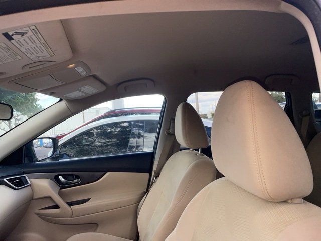 Used 2014 Nissan Rogue SV image 2