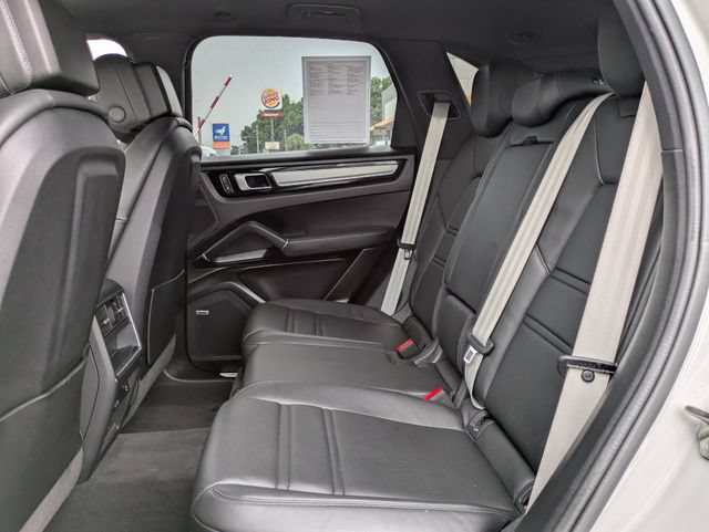 Used 2022 Porsche Cayenne AWD/4WD image 14