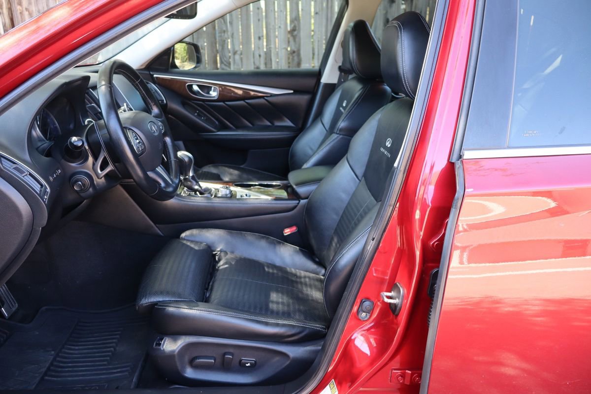 Used 2014 INFINITI Q50 Sport w/ Deluxe Technology Package image 19