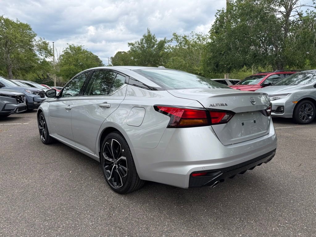 Used 2025 Nissan Altima 2.5 SR FWD image 4