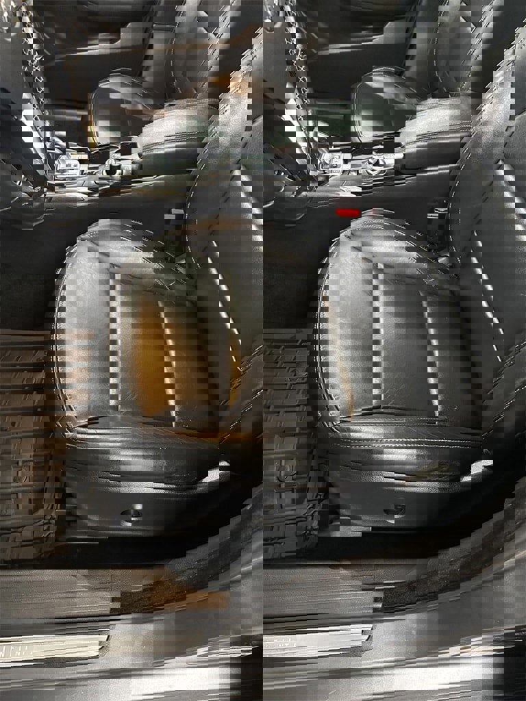 Used 2017 INFINITI QX30 Premium w/ Navigation Package image 14