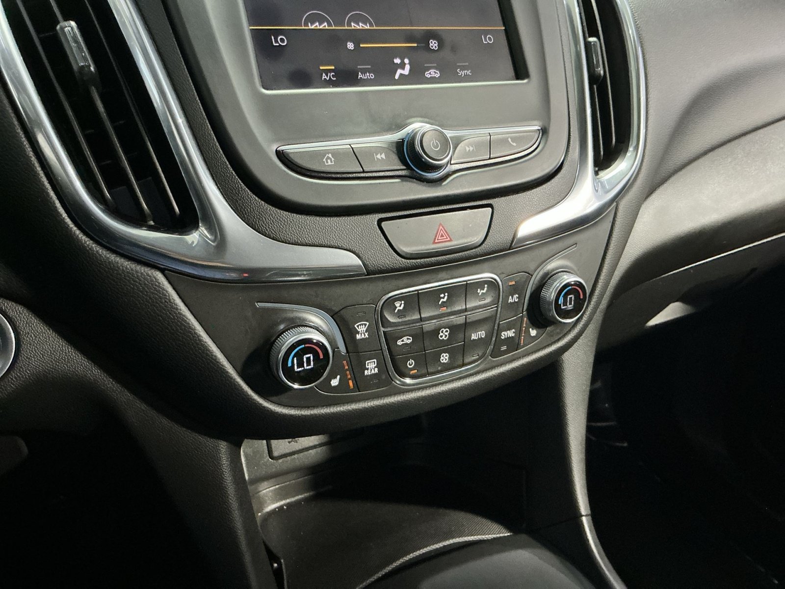 Used 2021 Chevrolet Equinox LT AWD/4WD image 22