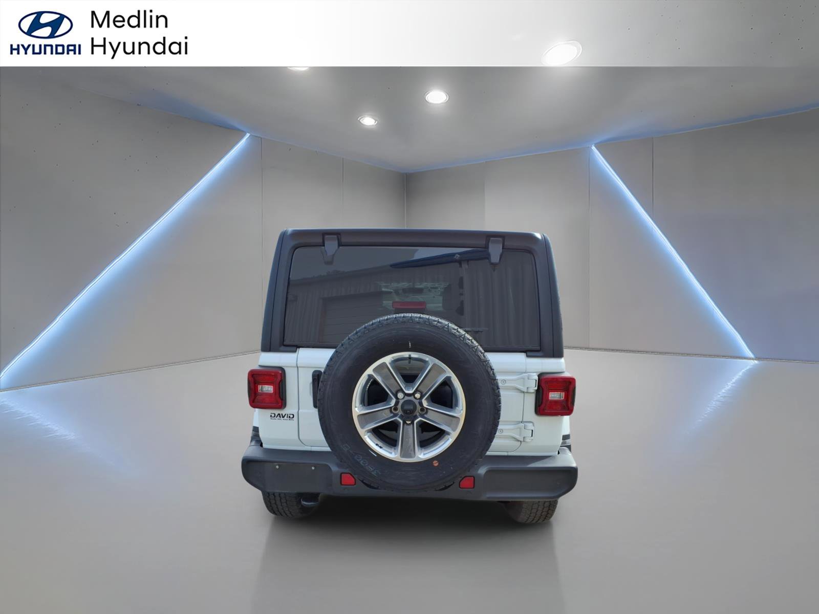 Used 2022 Jeep Wrangler Unlimited Sahara w/ Cold Weather Group image 4