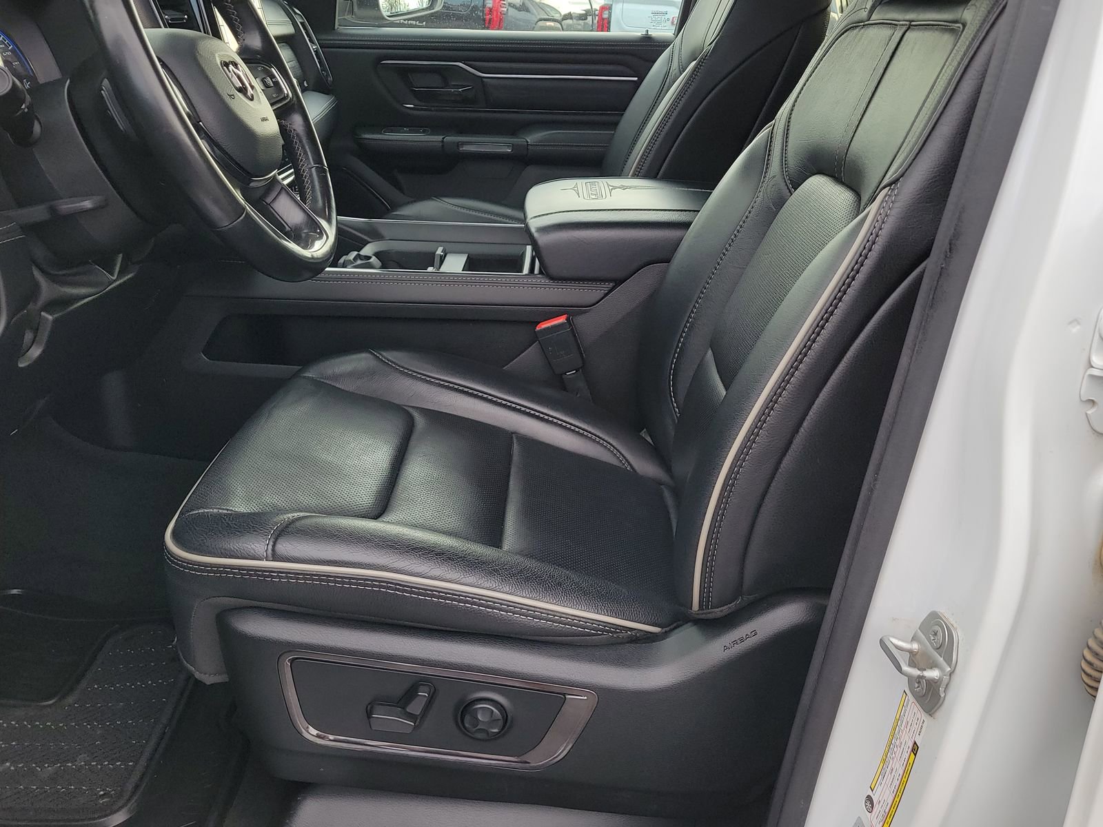 Used 2022 RAM 1500 Limited w/ Body Color Bumper Group AWD/4WD image 6