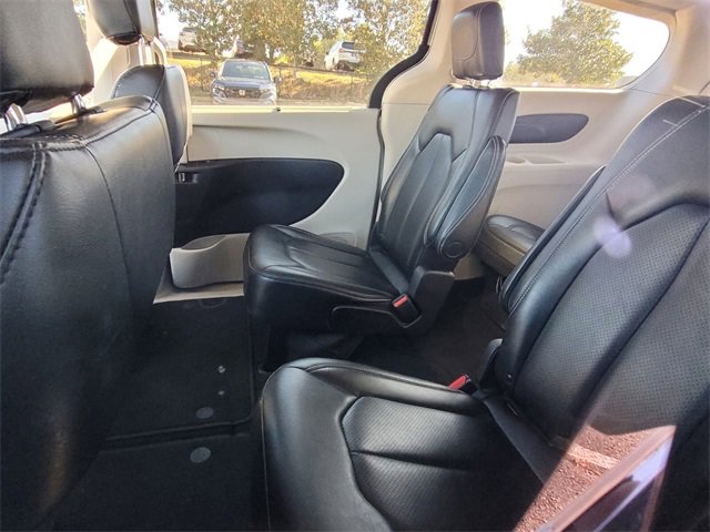 Used 2023 Chrysler Pacifica Touring-L image 9