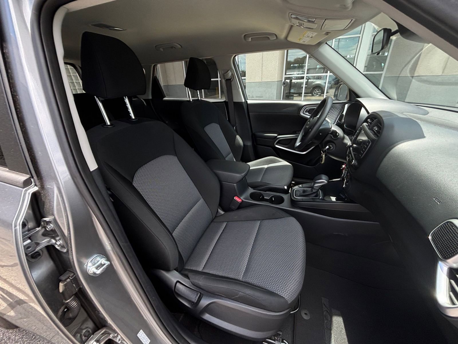 Used 2025 Kia Soul LX w/ LX Technology Package FWD image 34