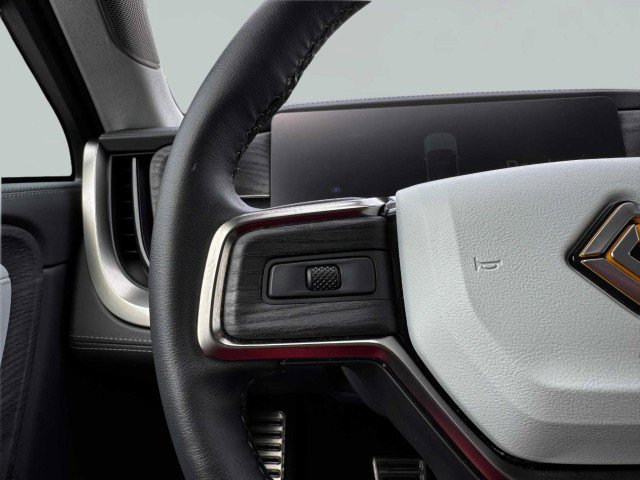 Used 2024 Rivian R1S Adventure image 30