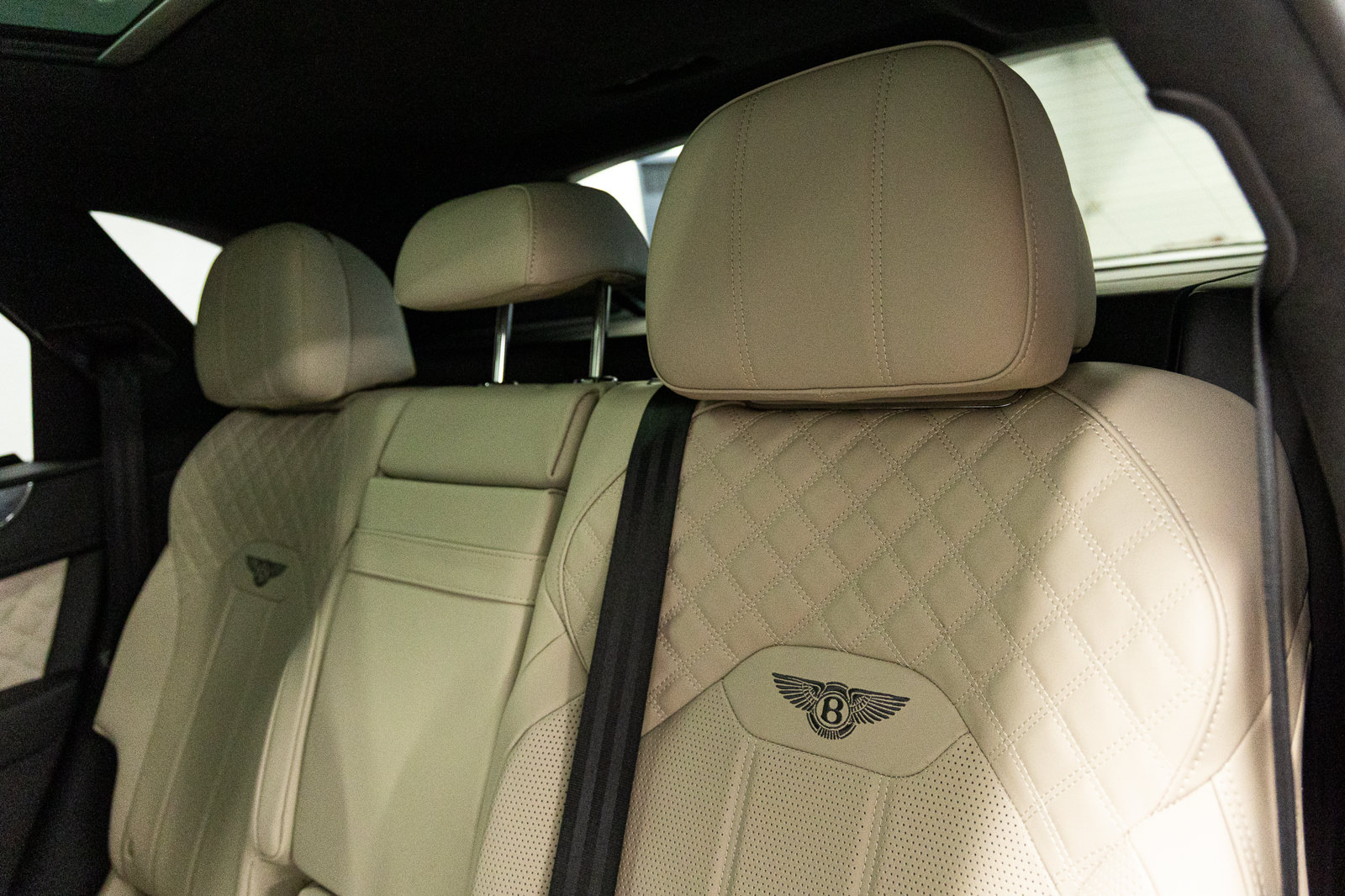 Certified 2023 Bentley Bentayga Plug-In Hybrid AWD/4WD image 51