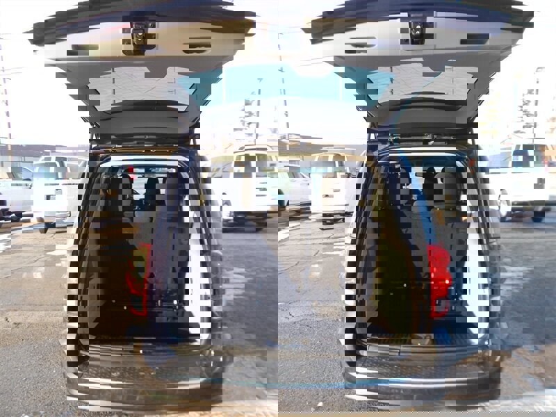 Used 2018 Dodge Grand Caravan SE w/ UConnect Hands-Free Group image 9