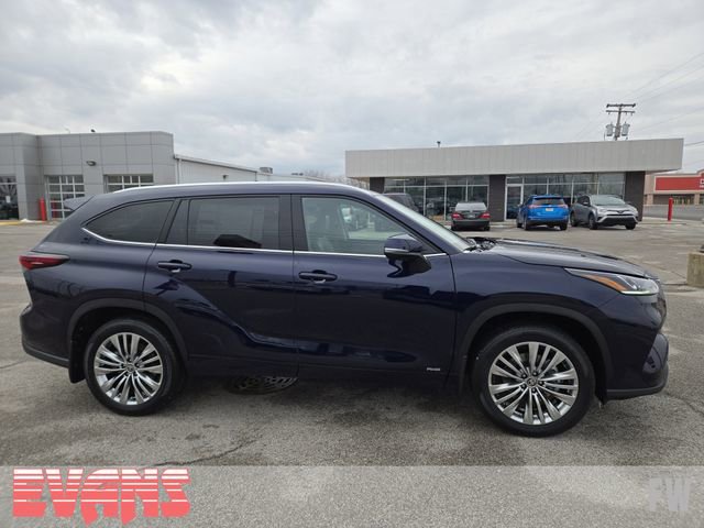New 2026 Toyota Highlander Platinum image 2