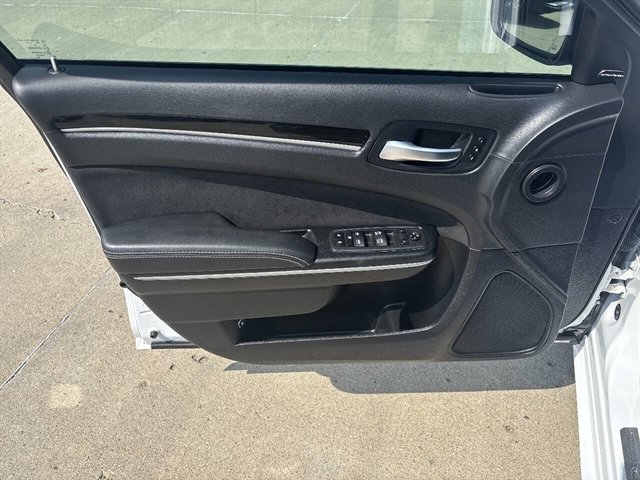 Used 2023 Chrysler 300 C RWD image 3