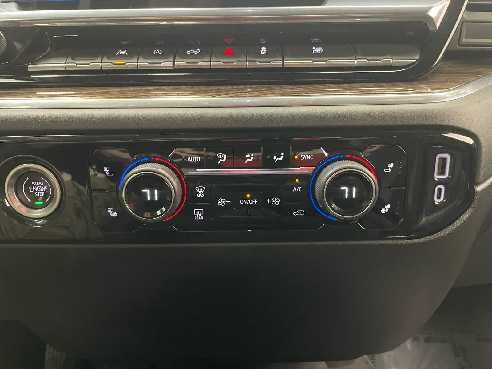Certified 2024 Chevrolet Silverado 1500 LT AWD/4WD image 6