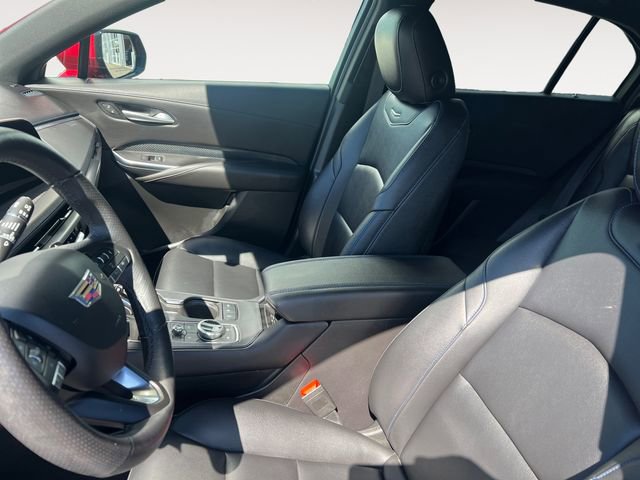 Used 2024 Cadillac XT4 Sport w/ Technology Package image 9