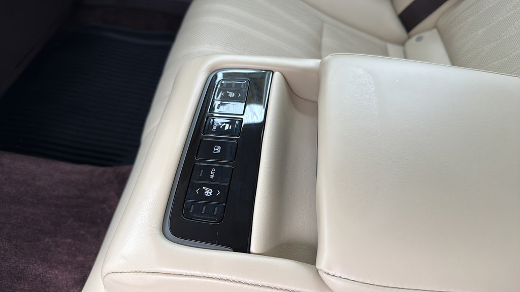 Used 2019 Lexus LS 500 AWD w/ Interior Upgrade Package image 17
