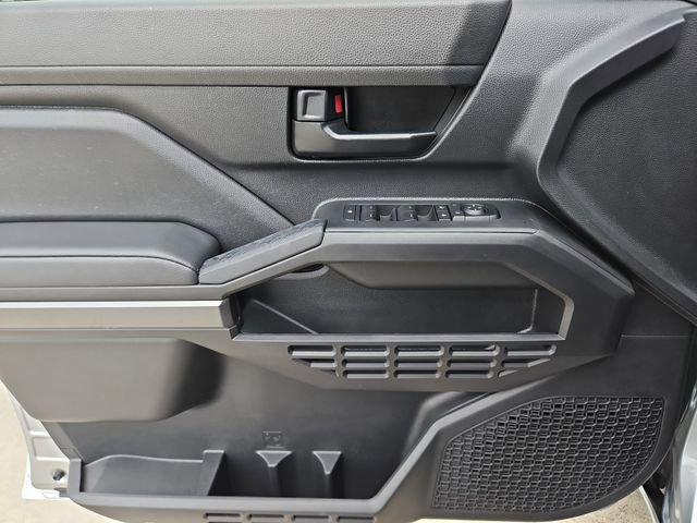 Used 2025 Toyota Tacoma SR5 AWD/4WD image 11