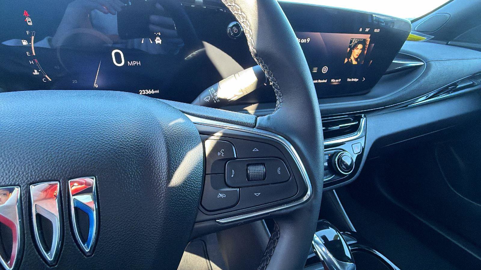 Used 2025 Buick Envista Sport Touring image 14