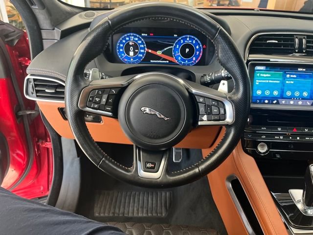 Used 2019 Jaguar F-PACE SVR image 14