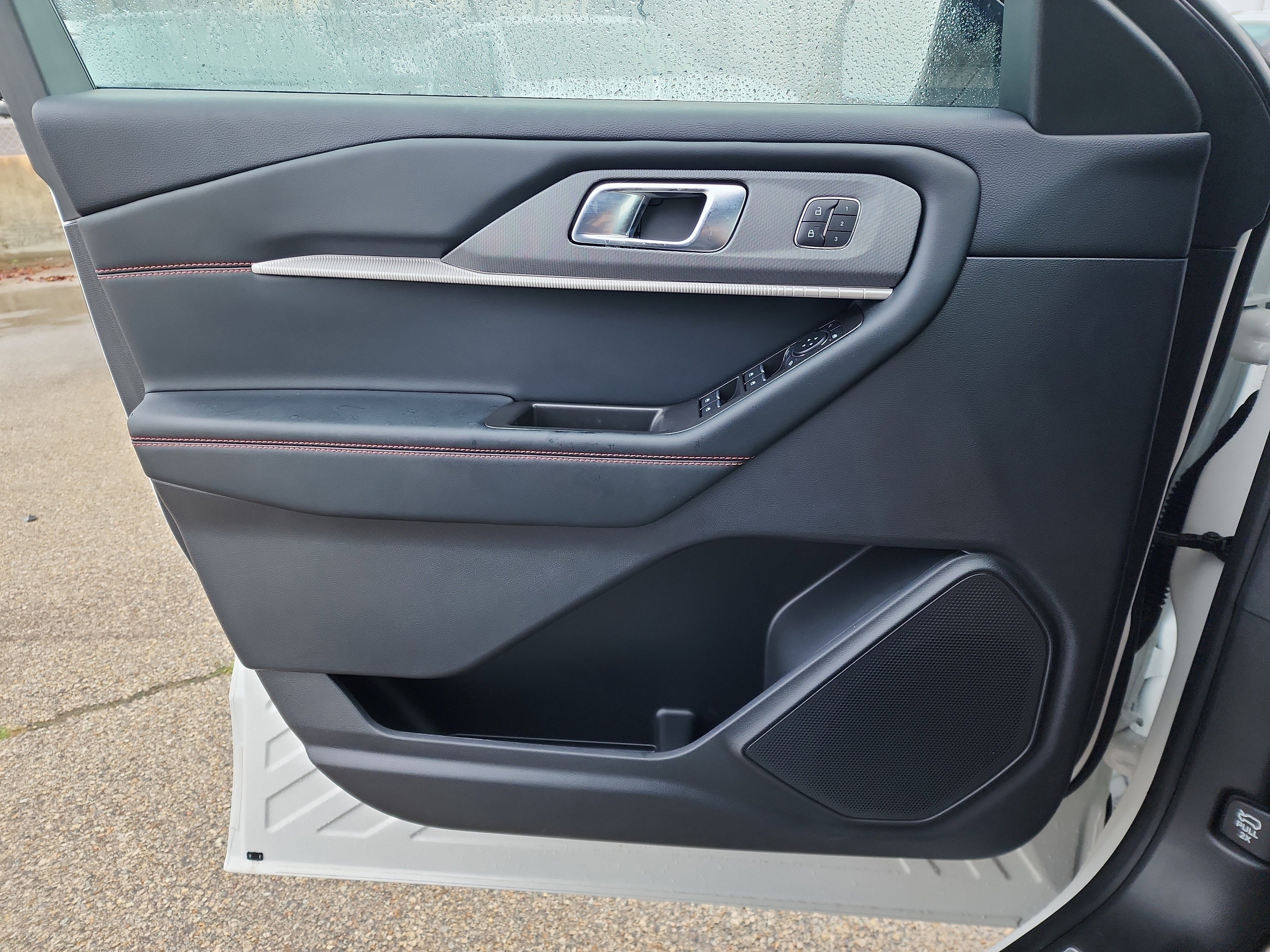 New 2025 Ford Explorer ST-Line w/ Premium Package image 11