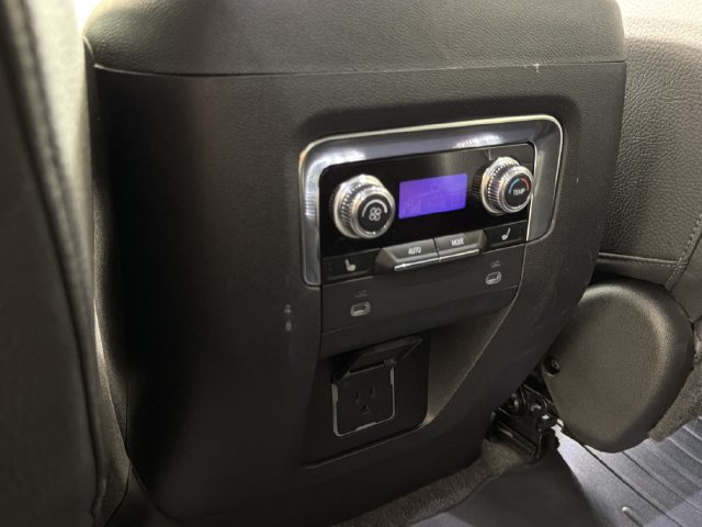 Used 2022 GMC Yukon Denali RWD image 19