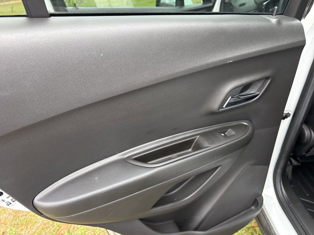 Used 2021 Chevrolet Trax LT w/ Sport Edition image 26