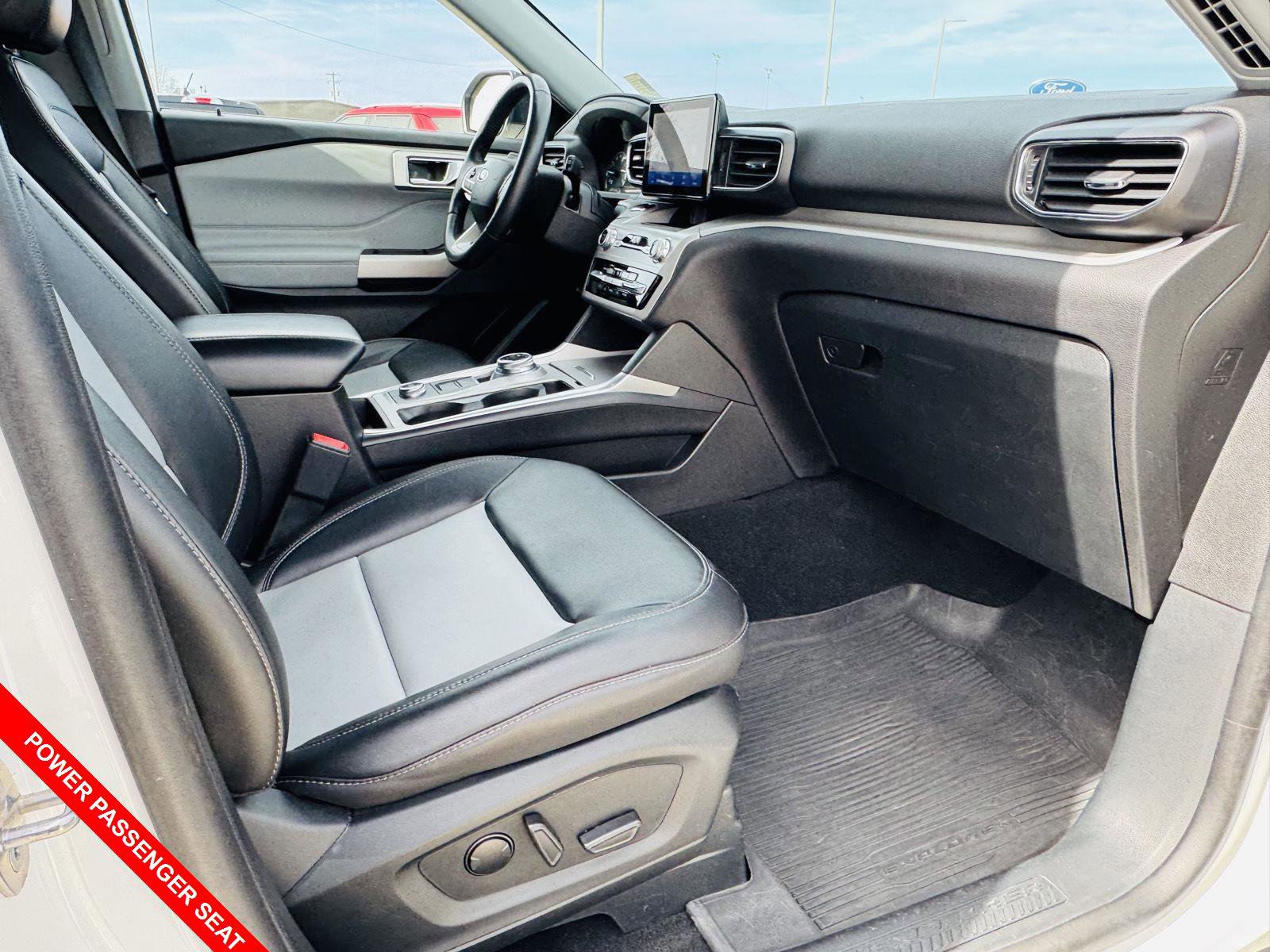 Used 2023 Ford Explorer XLT w/ Equipment Group 202A AWD/4WD image 36