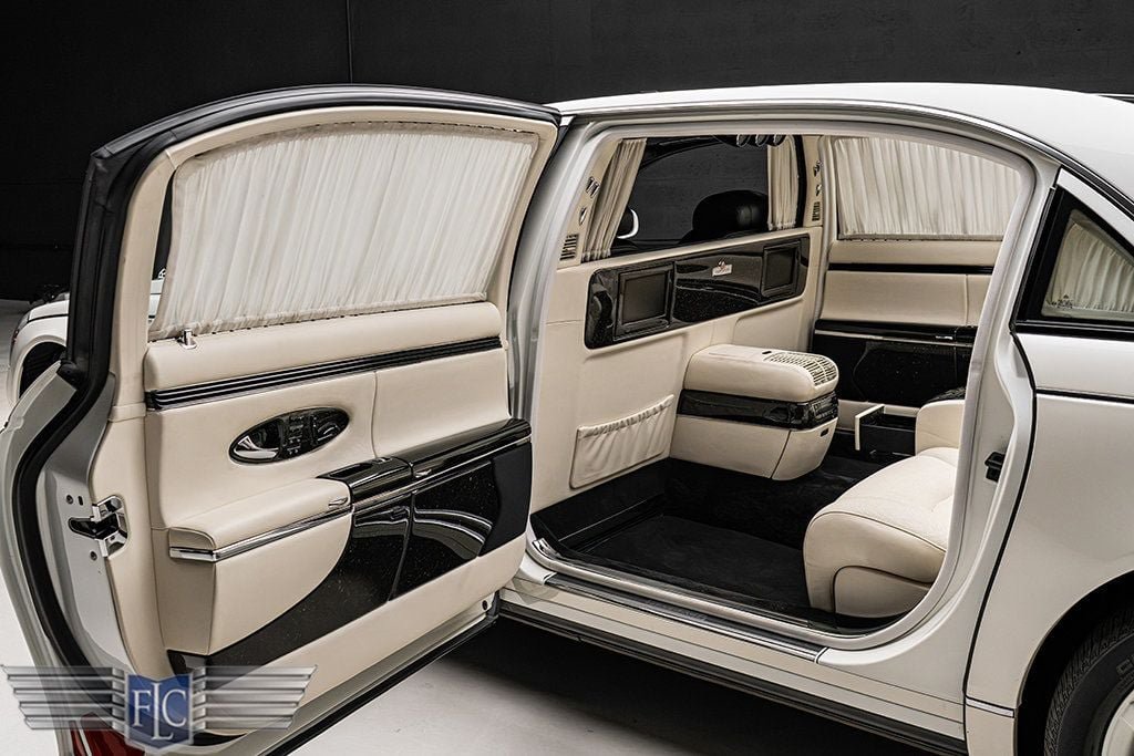 Used 2009 Maybach 62 S RWD image 6