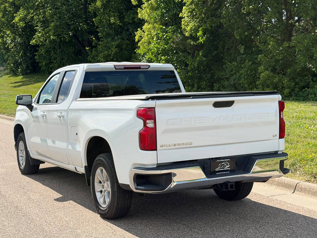 Used 2021 Chevrolet Silverado 1500 LT w/ Bed Protection Package RWD image 3