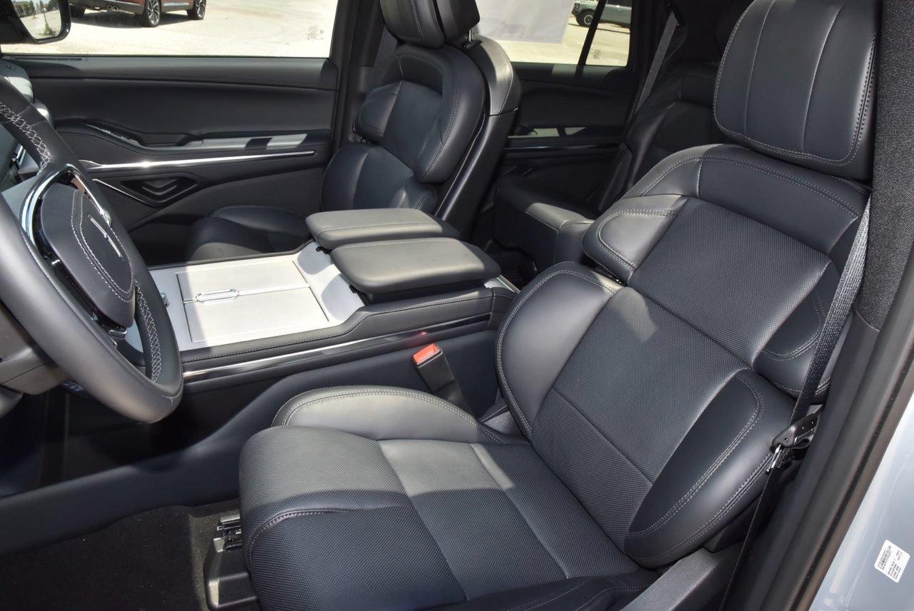 New 2026 Lincoln Navigator Reserve w/ Jet Appearance Package AWD/4WD image 36